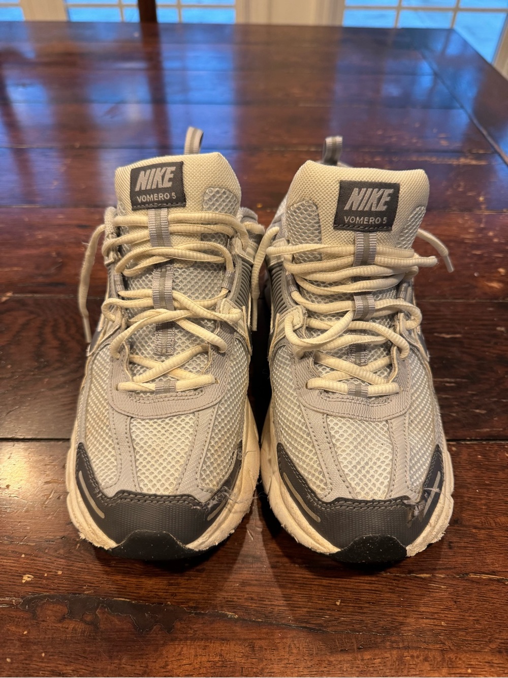 Nike Kids Vomero 5 Sneakers in Light Gray and Black